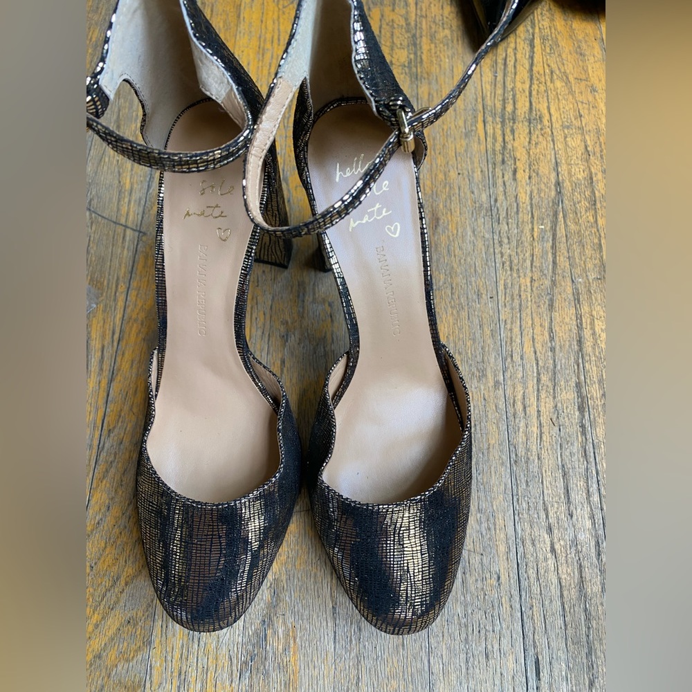 Gold platforms Banana Republic - Picture 2 of 3